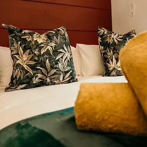 https://uxolo.hotels-capetown.com