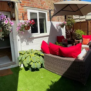 https://self-contained-garden-flat-newly-refurbished.yorkshirehotels.net